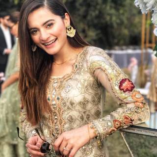 Aiman Khan wallpaper