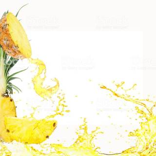 Pineapple water splash wallpaper