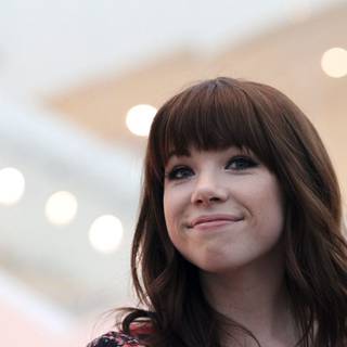 Carly Rae Jepsen HD desktop wallpaper