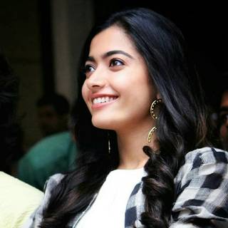 Rashmika Mandanna close up Full HD wallpaper