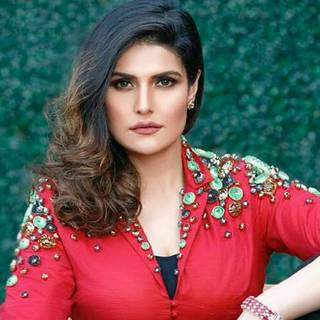 Zareen Khan close up Full HD wallpaper