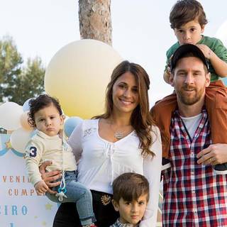 Messi family wallpaper