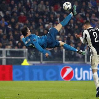 Ronaldo bicycle kick vs Juventus wallpaper