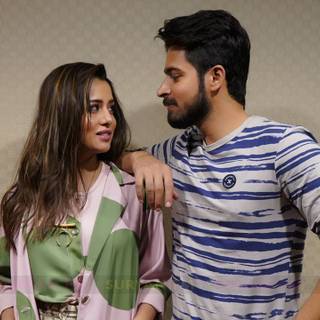 Pyaar Prema Kaadhal wallpaper