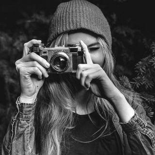 Black and white girl wallpaper