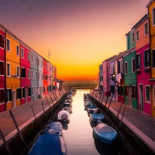 Gondolas at sunset wallpaper