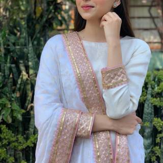 Nimrat Khaira wallpaper