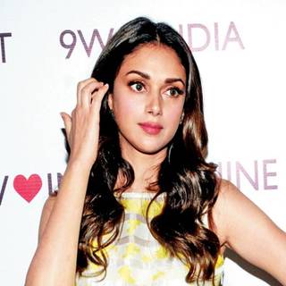 Sufiyum Sujathayum wallpaper