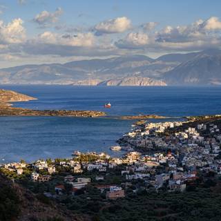 Beach mountain clouds HD wallpaper