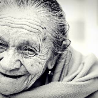 Old women black and white wallpaper