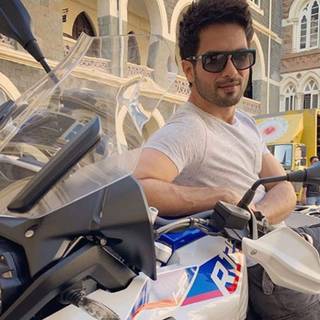 Arjun Reddy bike wallpaper