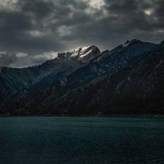 Lake mountains clouds HD wallpaper