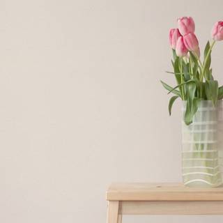Flower vase wallpaper