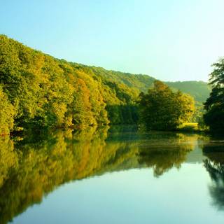 Peaceful lake wallpaper