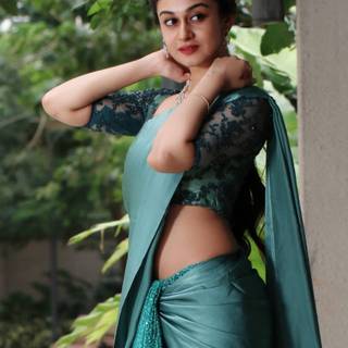 Aishwarya Arjun wallpaper