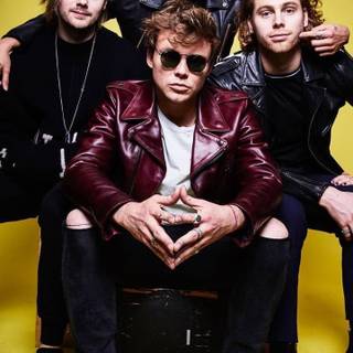 Summer jacket wallpaper