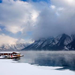 Lake Minnewanka Banff National Park wallpaper