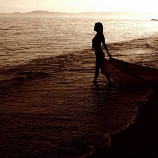 Women in ocean wallpaper