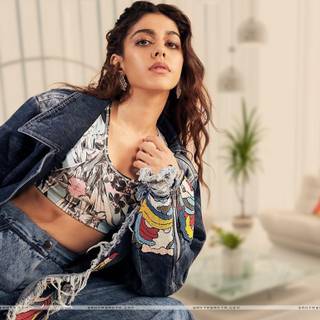 Alaya Furniturewala wallpaper