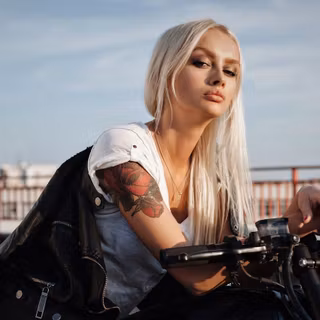 Blonde girls wallpaper