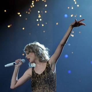 Taylor Swift Sparks Fly wallpaper