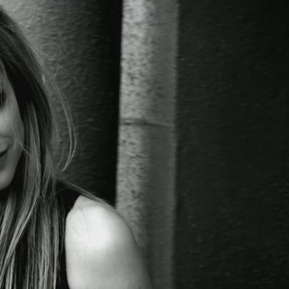 Avril Lavigne Smile wallpaper