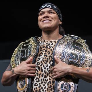 Amanda Nunes wallpaper