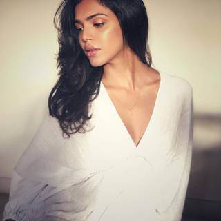 Shriya Pilgaonkar wallpaper