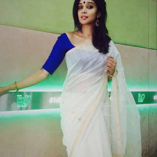 Nyla Usha wallpaper