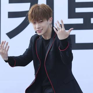 Wonho desktop wallpaper