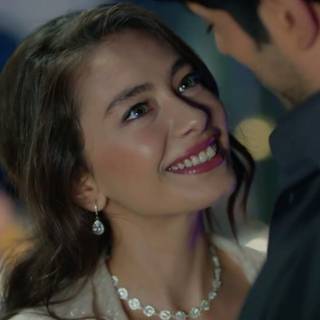 Neslihan Atagül HD wallpaper