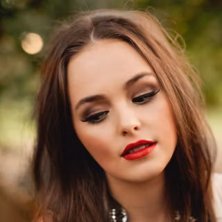 Red lip girl wallpaper