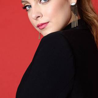 Elizabeth Gillies iPhone wallpaper