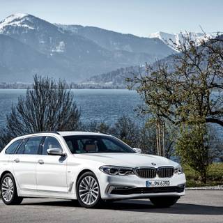 BMW 520d Luxury Line wallpaper