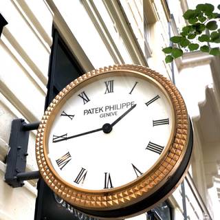 Wall clock wallpaper