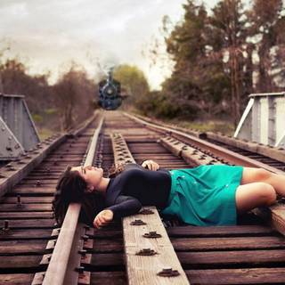 Track girls wallpaper