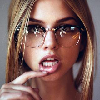 Women pics iPhone wallpaper