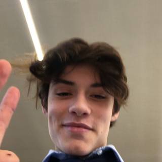 Louis Partridge wallpaper