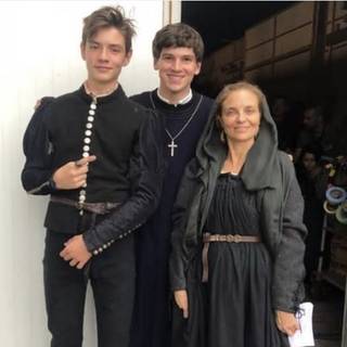 Louis Partridge wallpaper