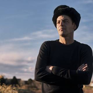 Girl leaving boy wallpaper