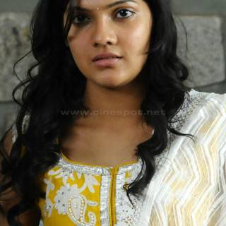 Udhayam NH4 wallpaper