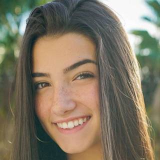 Charli D'Amelio Tiktok wallpaper