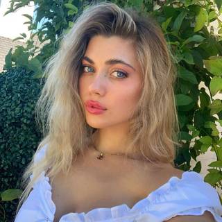 Amelie Zilber wallpaper