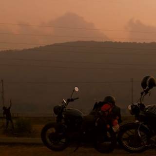 Neelakasham Pachakadal Chuvanna Bhoomi wallpaper