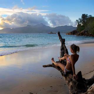 Tropical women wallpaper