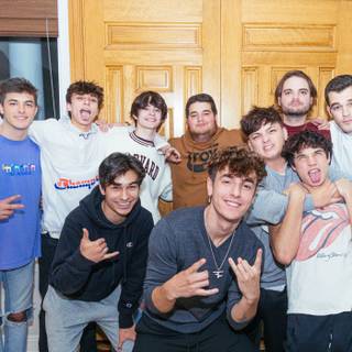 Sway House logo wallpaper