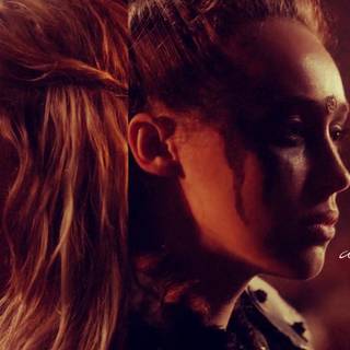 Clarke and Lexa The 100 wallpaper