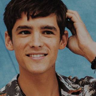 Brenton Thwaites wallpaper