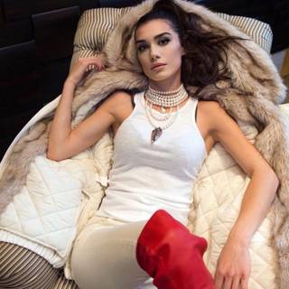 Burcu Kıratlı wallpaper