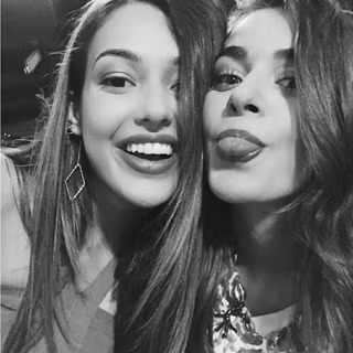 Bensu Soral wallpaper